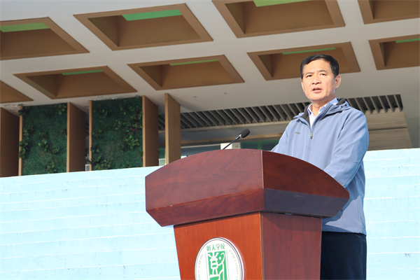 鳳棲湖校區(qū)校長朱云峰致開幕詞.jpg