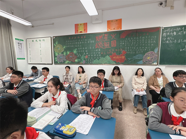 初二數(shù)學組老師聽課.png