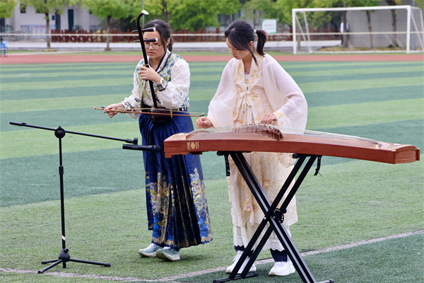 節(jié)目表演.jpg