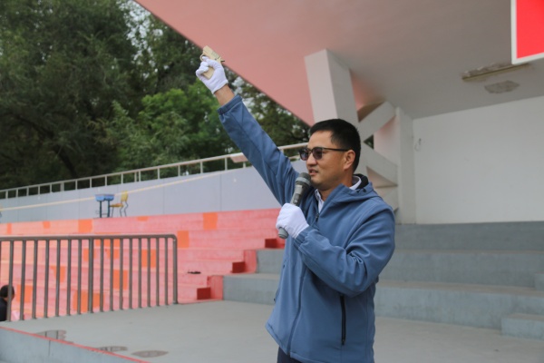 盧校長打響第一槍.JPG