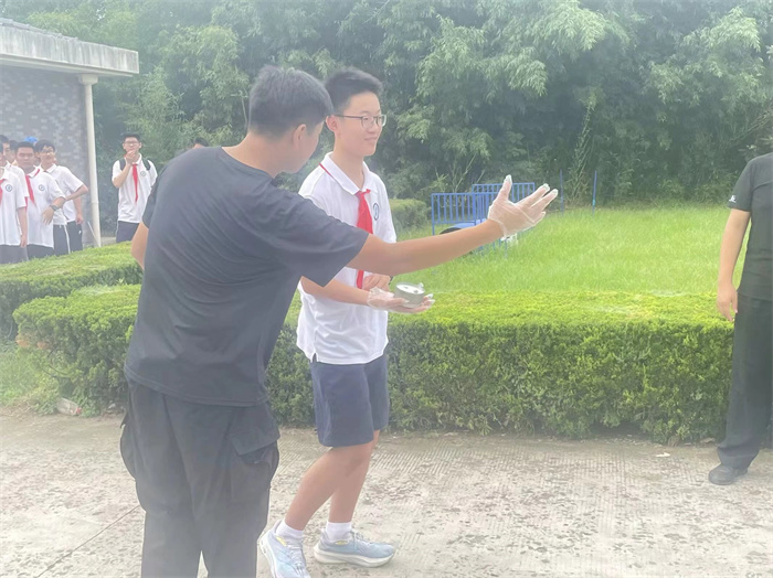 參與警犬搜爆.jpg