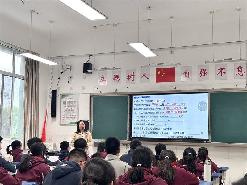 上課風(fēng)采.jpg