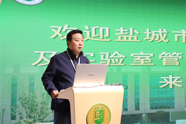 張鵬副校長(zhǎng)作報(bào)告.jpg