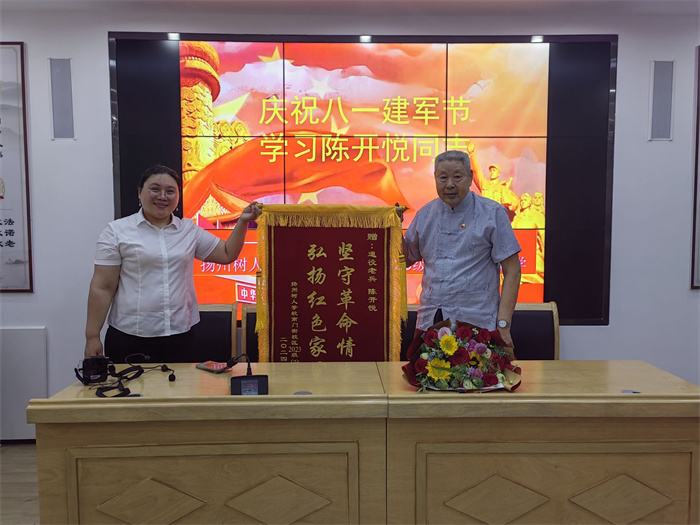贈(zèng)送錦旗.png.jpg