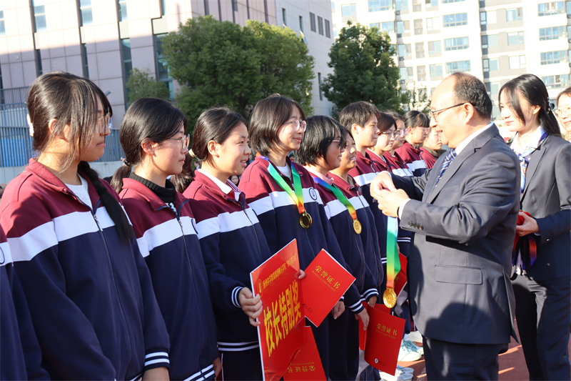 唐煒校長頒發(fā)校長特別獎1.JPG