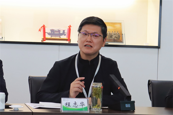 程志華副校長(zhǎng)做報(bào)告.jpg