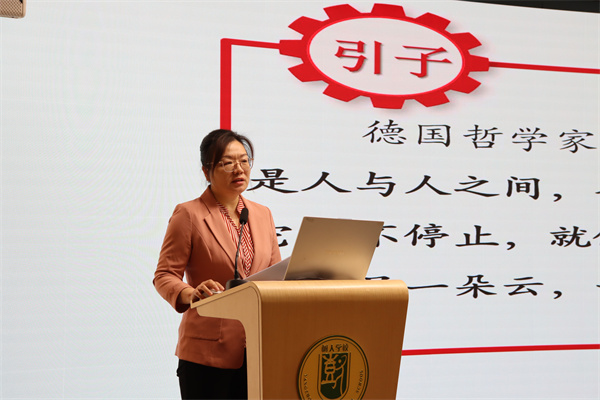 3 許艷老師發(fā)言.jpg