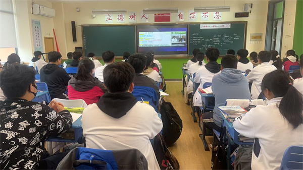 同學們認真聽講3.jpg