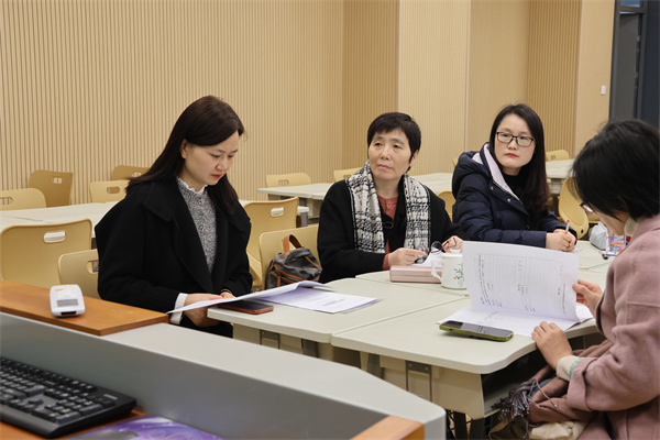 初中英語學(xué)科論文選題匯報研討.jpg