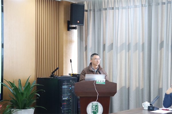 校辦主任汪柳交流.jpg