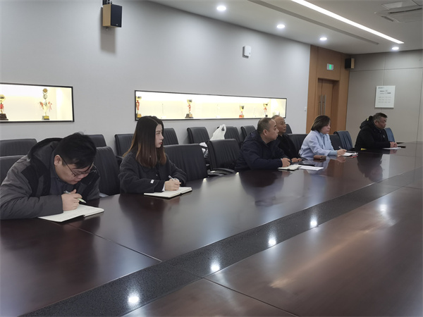 揚(yáng)大餐飲、恒邦餐飲負(fù)責(zé)人參加會(huì)議.jpg