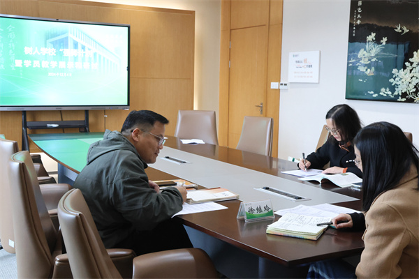 歷史組評課現(xiàn)場.jpg