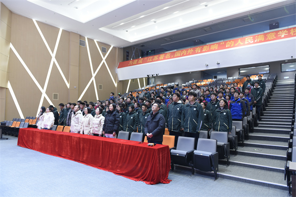 奏唱國歌.jpg