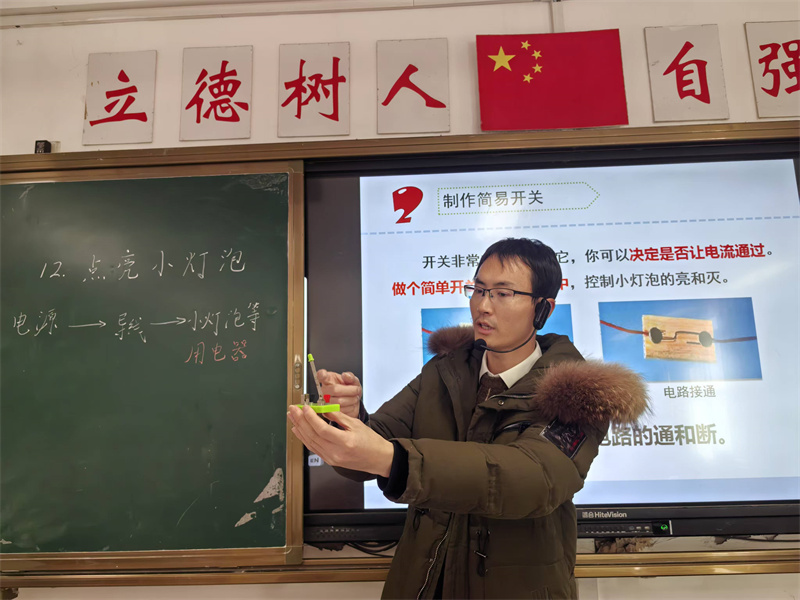 教師演示實(shí)驗(yàn).jpg