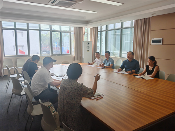 組內(nèi)教師評課.jpg