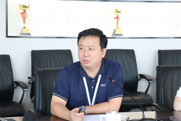 張鵬副校長交流發(fā)言.jpg