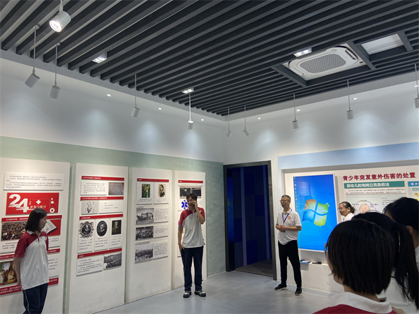 同學(xué)模擬撥打120.jpg