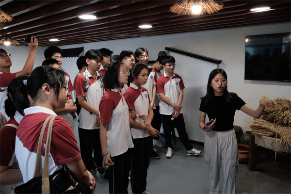 參觀村史館.jpg