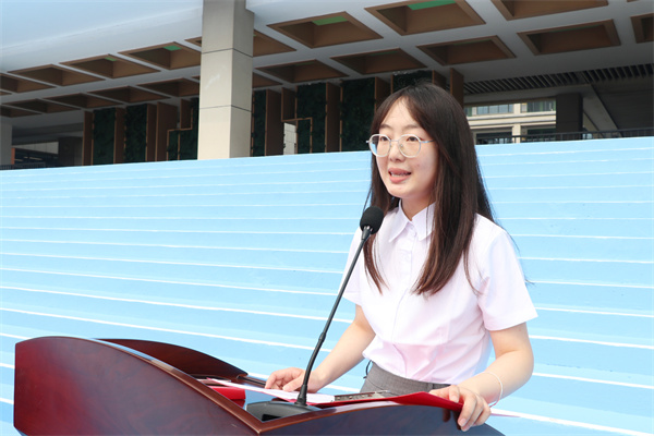 教師代表吳昕妍發(fā)言.jpg