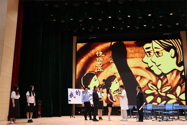 《感念師恩 追光前行》1.jpg