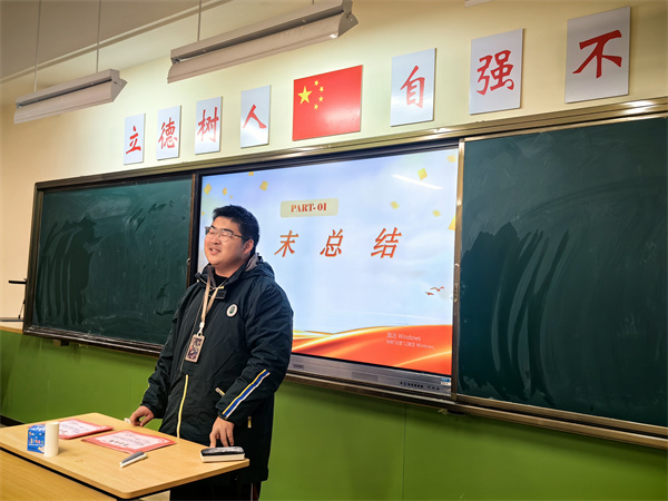 1.學(xué)生會(huì)主席戴晨毅發(fā)言.jpg