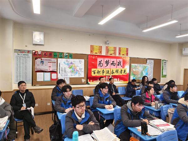 地理組專題復(fù)習聽課現(xiàn)場.jpg
