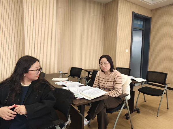 卞家慧主任評(píng)課.jpg