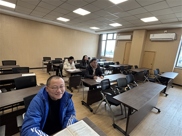 歷史組專題復(fù)習課聽課現(xiàn)場.jpg