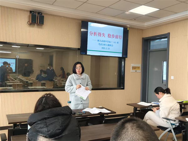 許文憑老師主持并點(diǎn)評(píng).jpg
