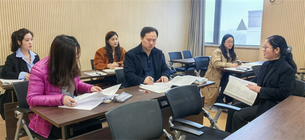 語文組專題復(fù)習課評課現(xiàn)場.jpg