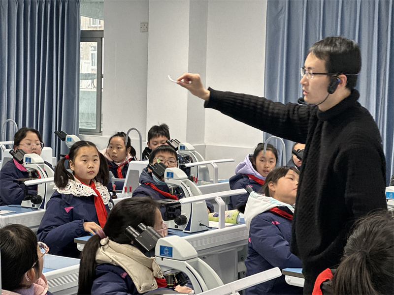 陸老師實(shí)物講解2.jpg