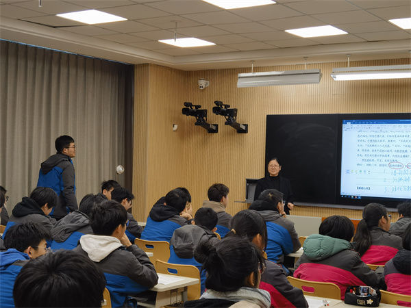 語文組李茂平老師課堂風采.jpg