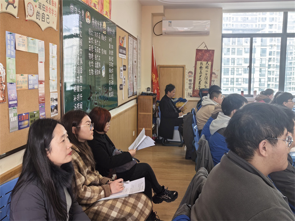 化學組專題復(fù)習課聽課現(xiàn)場.jpg