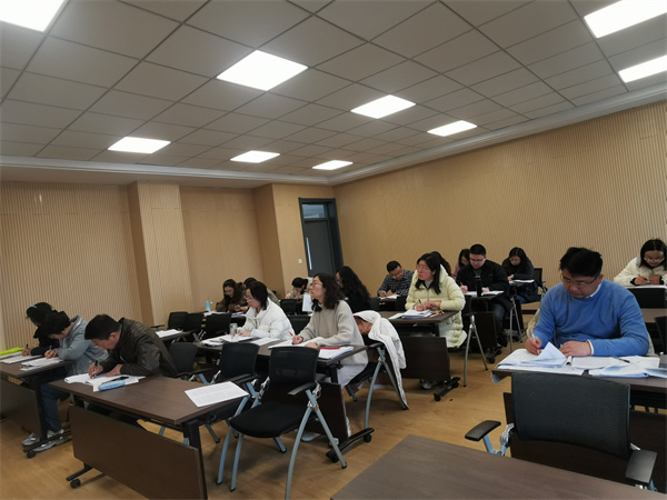 英語(yǔ)組試卷講評(píng)課聽課現(xiàn)場(chǎng).jpg