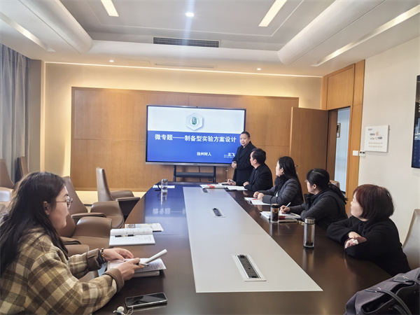 化學組專題復(fù)習課評課現(xiàn)場.jpg