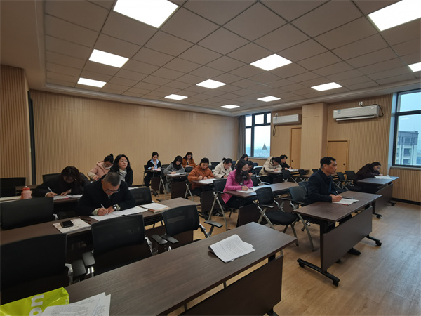 語文組專題復(fù)習課聽課現(xiàn)場.jpg