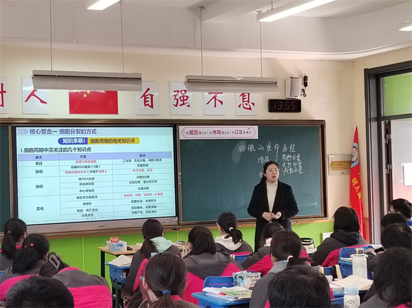 生物組李任老師上課風采.jpg