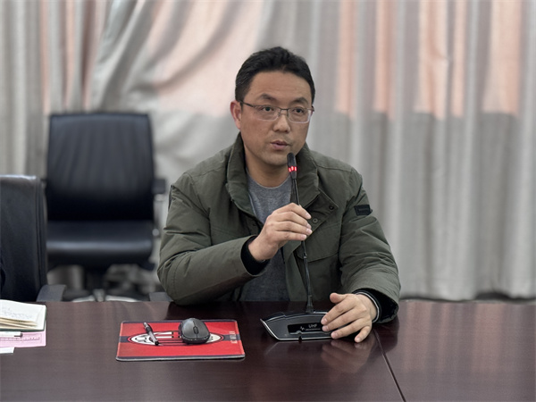 物理組于鋒老師發(fā)言.jpg