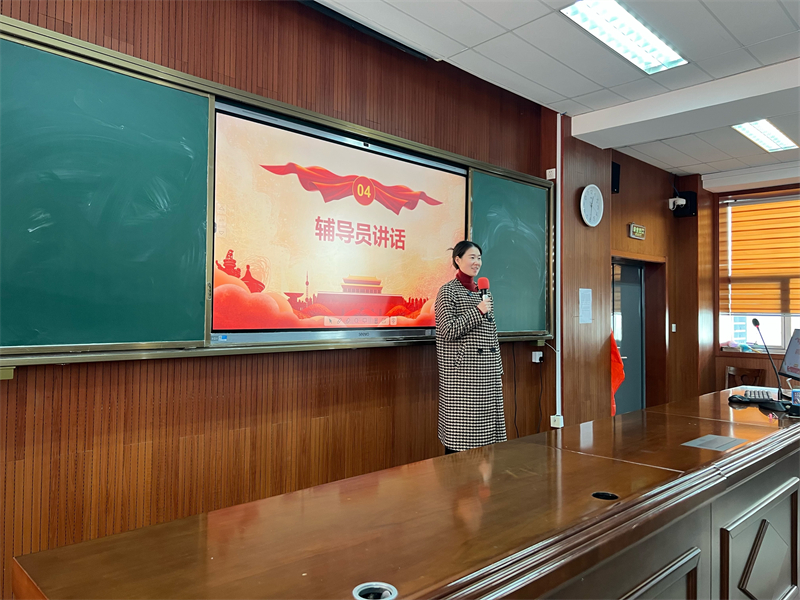 輔導(dǎo)員講話.JPG