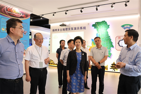 省教育廳副廳長(zhǎng)顧月華來(lái)我校調(diào)研.jpg