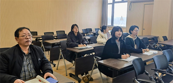 政治組專題復(fù)習課聽課現(xiàn)場.jpg