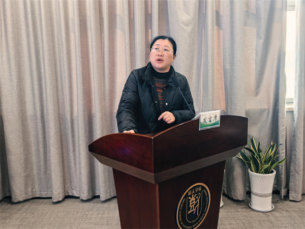 陸霞老師發(fā)言.jpg