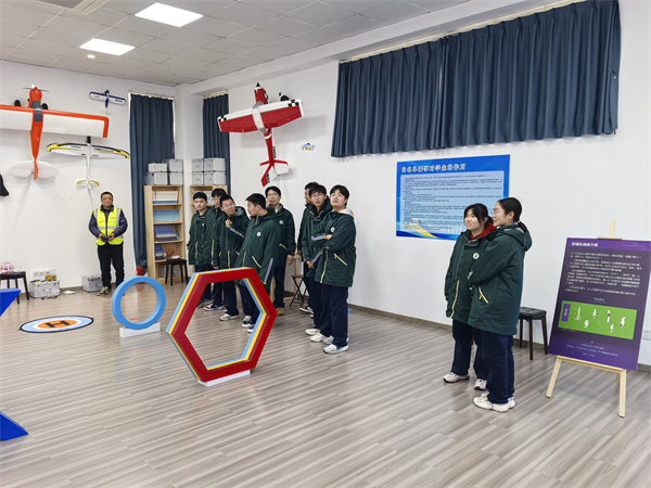 03體驗(yàn)無人機(jī).jpg