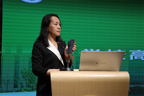 北京市第八十中學(xué)睿德分校校長王彤.jpg
