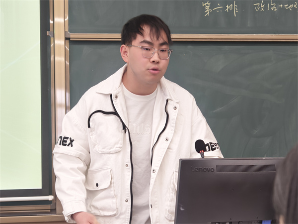 史一凡老師發(fā)言.jpg