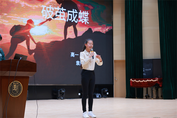學(xué)生代表袁照嫻同學(xué)發(fā)言.jpg