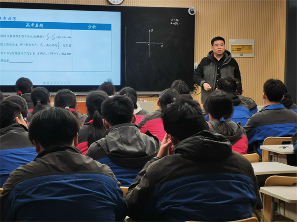 陳瑞飛老師上課.jpg