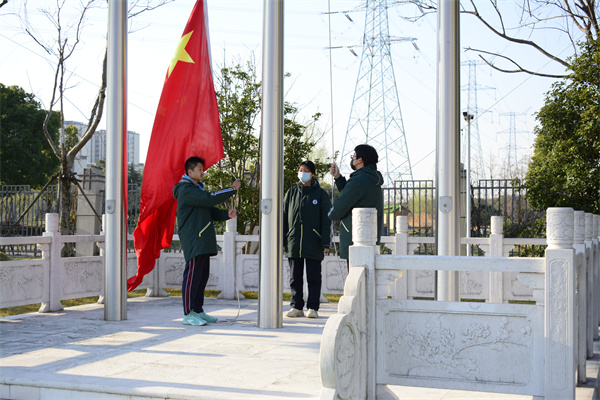 圖片3：升國旗.jpg