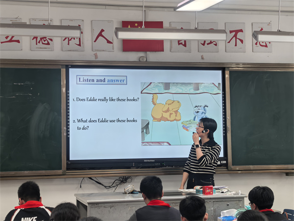 紀(jì)銀屏上課風(fēng)采.jpg