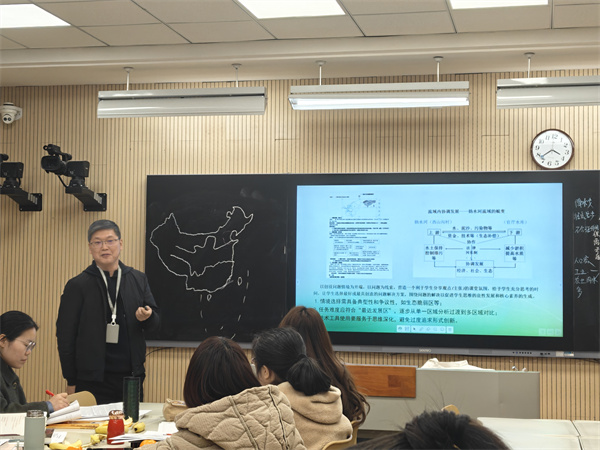 程志華副校長開設(shè)講座.jpg